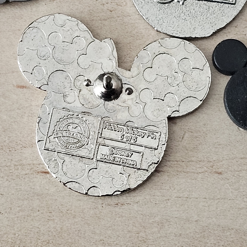Disney Princess and Friends Pin Set - Picture 2 of 5